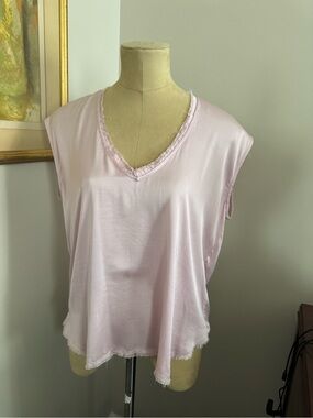 Olivaceous Light Pink Satin V-Neck Sleeveless Top Size Large